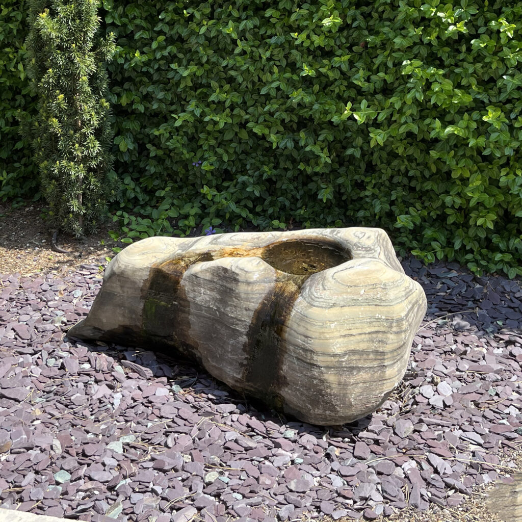 Quellstein-Gartenbau-Eigner